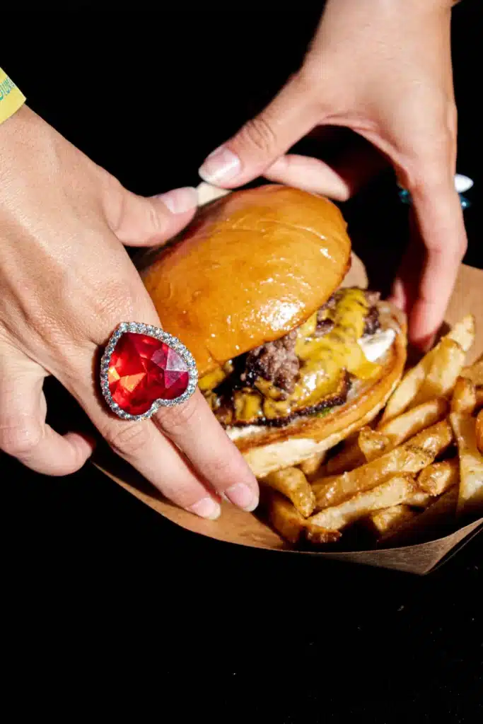 Le meilleur smash burger de Paris est à l’adidas arena